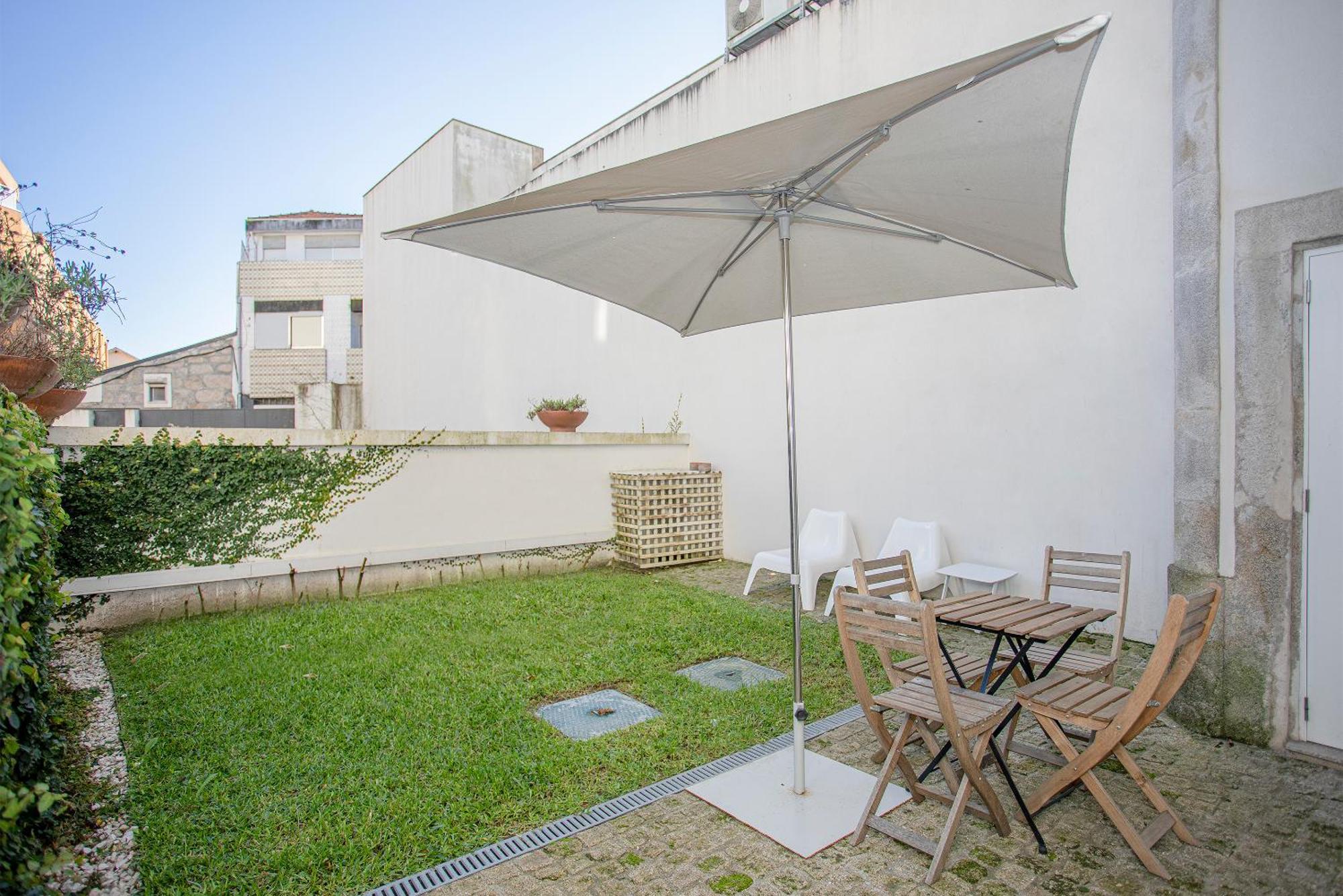 Ferienwohnung Liiiving In Porto - Garden Light Mezzanine Exterior foto